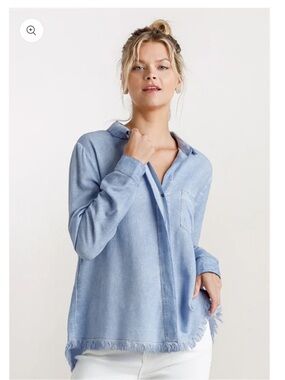 UMGEE NWT Light Blue Frayed Hem Button-Up Shirt